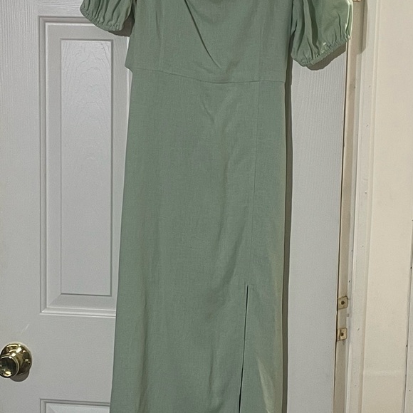 Dresses & Skirts - Elegant Green Maxi Dress